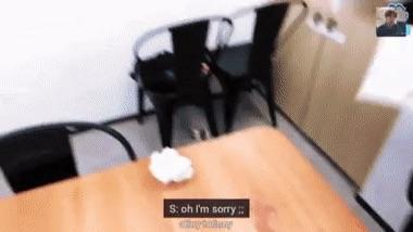 ซานจาก ATEEZ เล่นตลกกับสมาชิกในไลฟ์สตรีมขณะทำน้ำหก