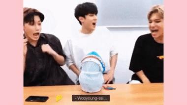 สมาชิก ATEEZ เผชิญหน้ากับเหตุการณ์ตลกในไลฟ์สตรีมที่ทำให้ลืมภาพลักษณ์