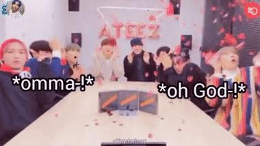 สมาชิก ATEEZ แสดงสีหน้าทึ่งเมื่อเจอพลุเซอร์ไพร์สในไลฟ์