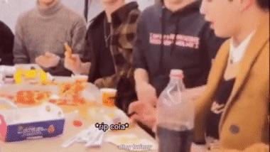 จงโฮจาก ATEEZ ล้มเหลวในการเล่นเกมเพราะปัญหาน้ำหกในไลฟ์สตรีม