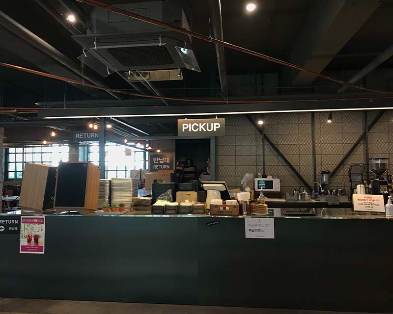 「CAFE CAMPTONG」で訪問者向けに用意されたスタンプの案内表