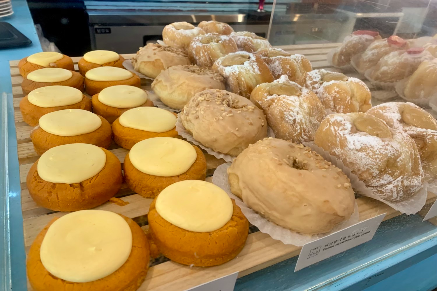 Donuts on display at Naricomo Daegu
