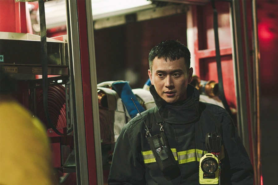 臺劇《火神的眼淚》場景，該劇聚焦於火場冒險和人性考驗，吸引激動人心的影迷。