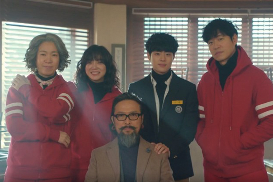 《驅魔麵館》的冒險場景，彰顯邪惡與正義之間的對決，劇中角色勇敢面對挑戰。