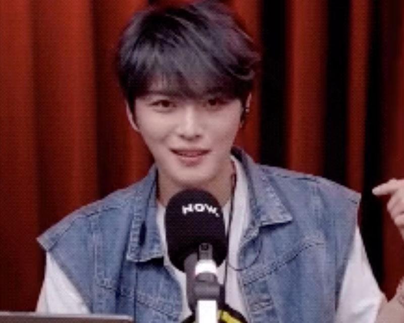 คิมแจจุงระหว่างการบันทึกในสตูดิโอ Naver Now