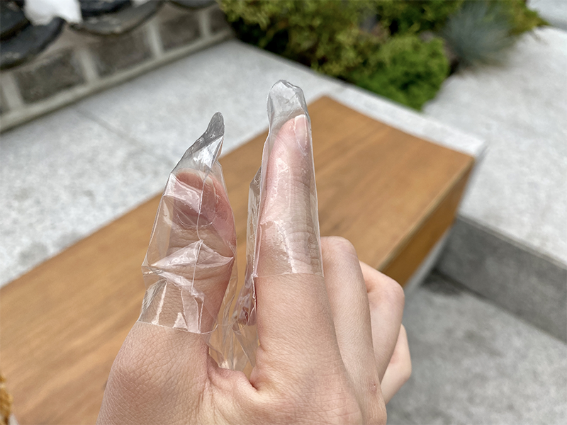 finger gloves given at Korean restaurants at Baskin Robbins Samcheong Madang Branch