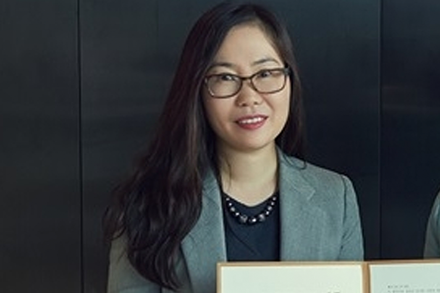 YG娛樂公司形象照片，展現企業的品牌標示和設計風格。