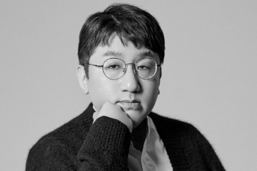 HYBE娛樂公司的官方活動照片說明管理和企業文化。