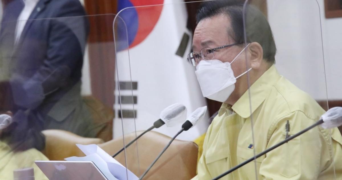 Hàn Quốc: Không cần đeo khẩu trang nếu đã tiêm liều vắc xin Covid-19 đầu tiên từ tháng 7