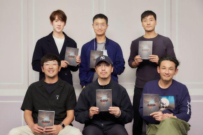 Netflixオリジナルシリーズ「スリナム」脚本読み会に参加している出演者たち