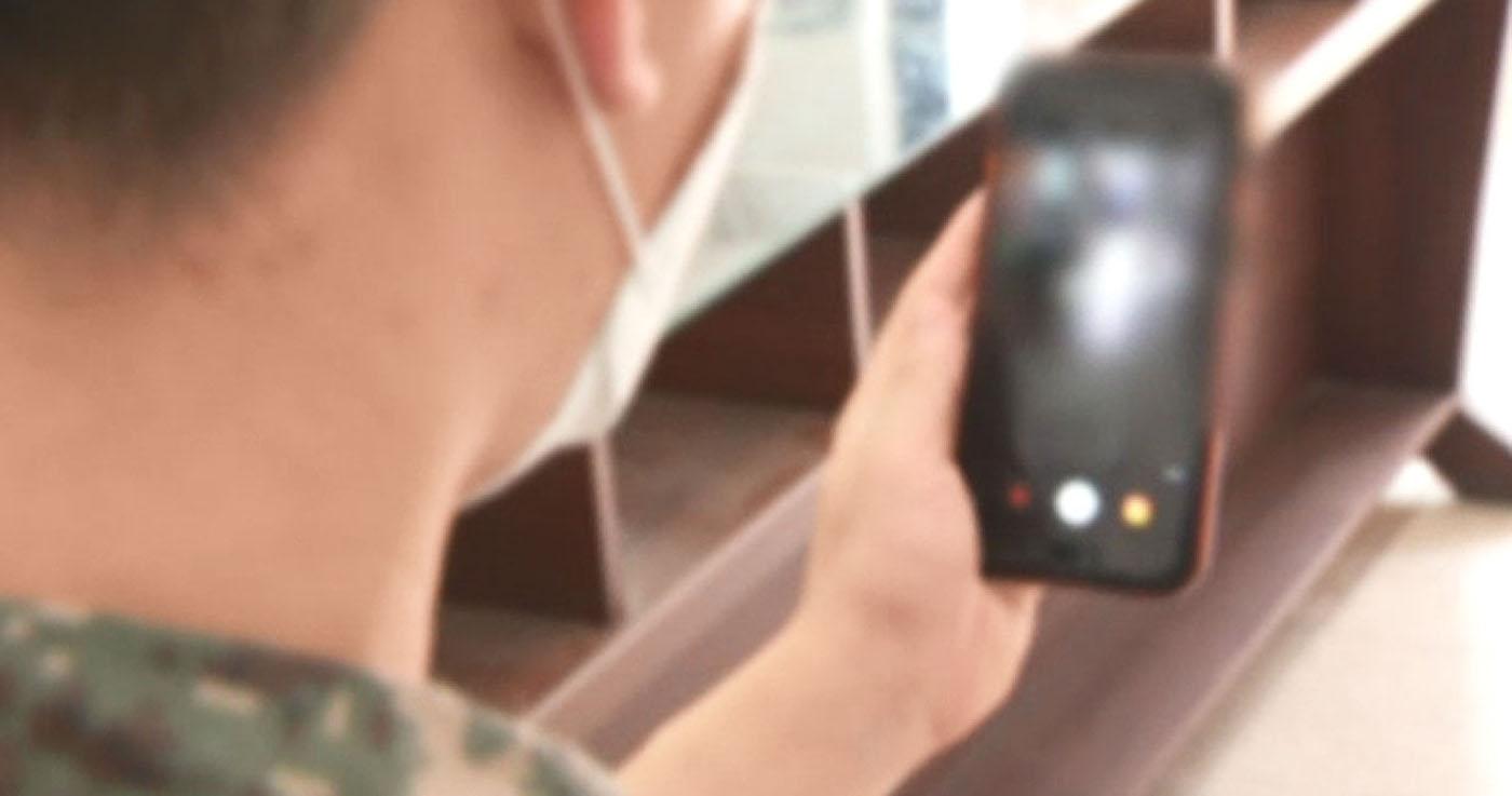 ทหารชั้นสัญญาบัตรแอบถ่ายทหารคนอื่นโดยอ้างว่าเป็นการล้อเล่น