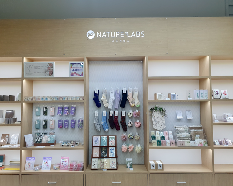 Flowers By Naked Hongdae souvenir shop nature labs