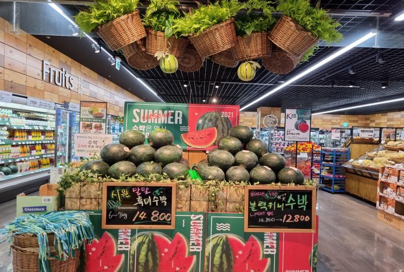 韓国文化、韓国マート、スイカ、韓国の果物、スイカ専用タッパー