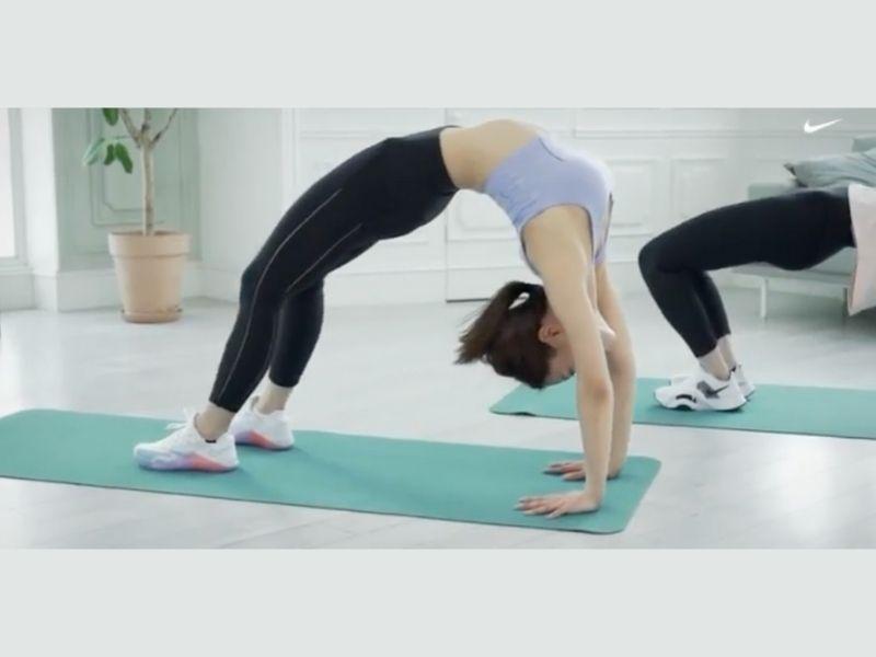 go min si làm động tác bánh xe yogabánh