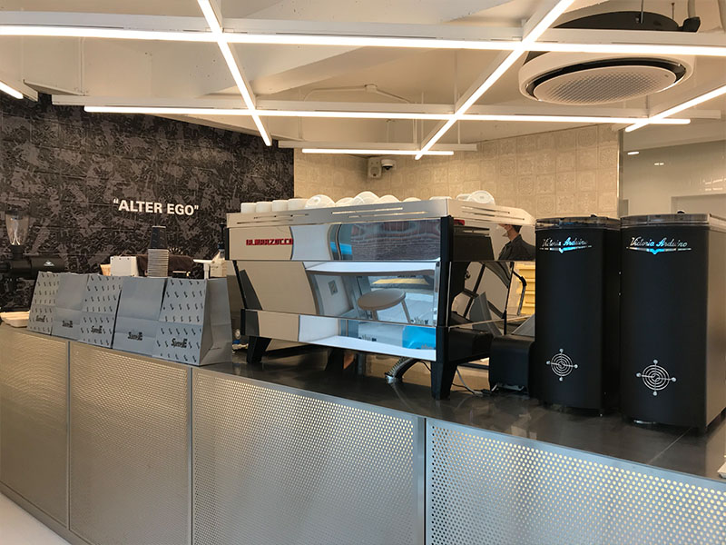 บรรยากาศด้านในของร้านคาเฟ่ YG 