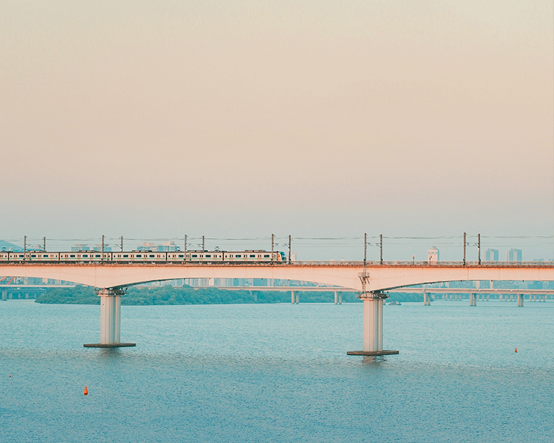 subway bridge in Seoul above the Han River