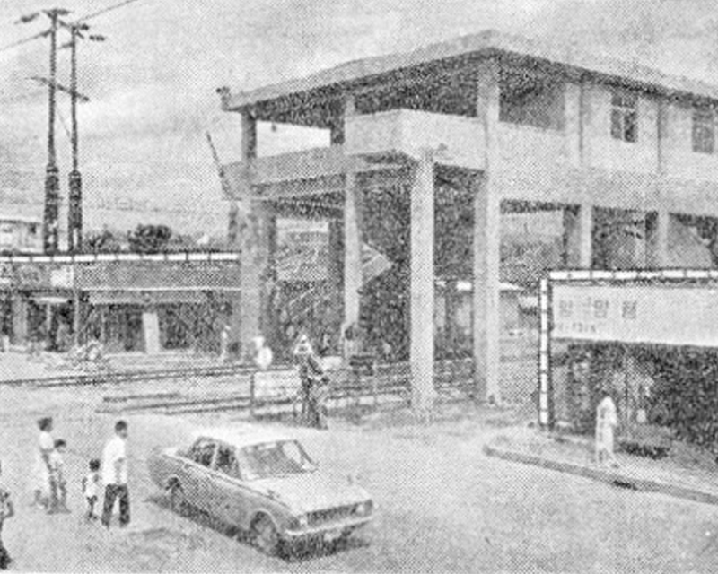  Hwigyeong Station black and white picture