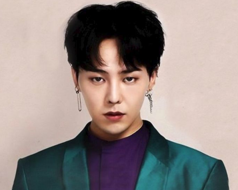 G-Dragon的家以金碧輝煌的生活方式著稱，包括奢華的食物和高價的手錶，讓他在時尚界與音樂界同樣出名。