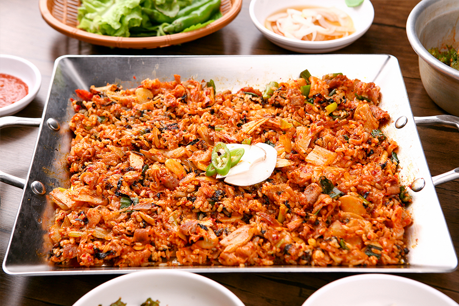 韓國烤肉配炒飯，餐後經典的『第二甜點』組合。