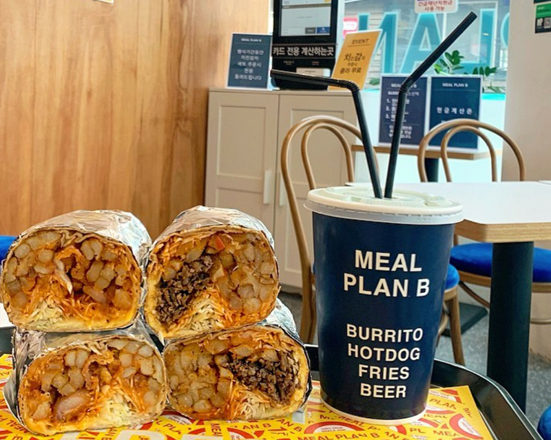 instagram account silver_kyoo posting of meal plan b with burritos and soda cup with straws