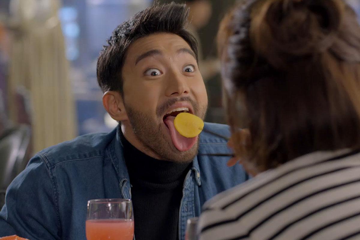 Siwon Super Junior ăn củ cải vàng muối/ đây là cách giảm cay của người Hàn