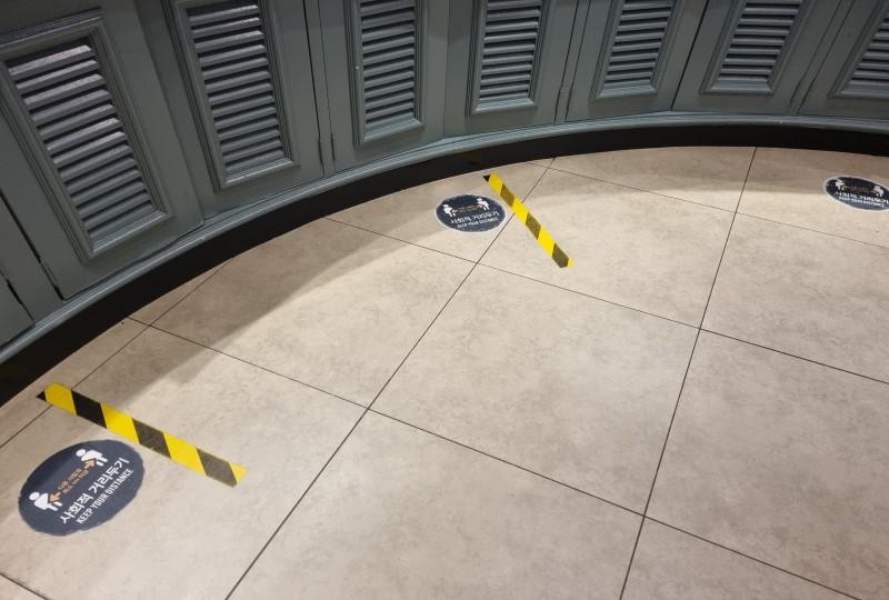 韓国文化、コロナ、韓国人、マスク、マスクストラップ、消毒、韓国のパン屋、社会的距離の確保