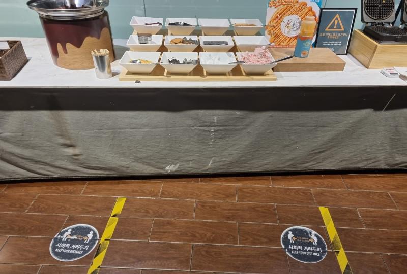 韓国文化、コロナ、韓国人、マスク、マスクストラップ、消毒、韓国のパン屋、社会的距離の確保