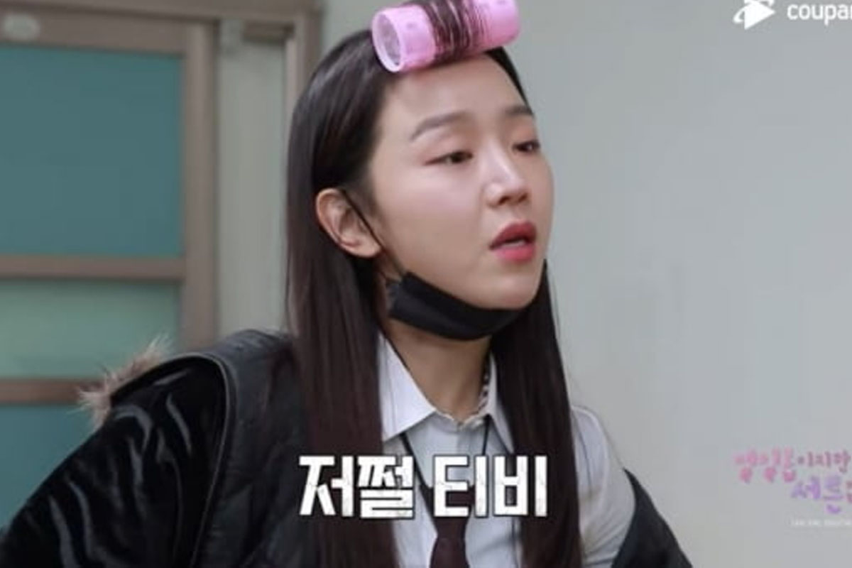 韓国の新造語、流行語 'オッチョルTV チョッチョルTV（어쩔티비 저쩔티비）'のイメージ。相手を苛立たせる反抗的な表現。