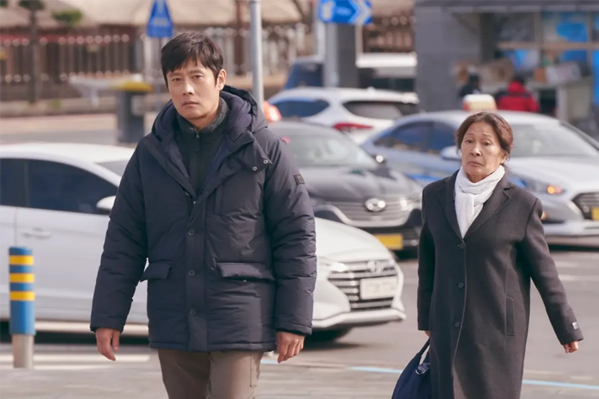 韓国ドラマ『私たちのブルース』のシーン - 韓国の人気ドラマ、私たちのブルース、外を歩くシーン