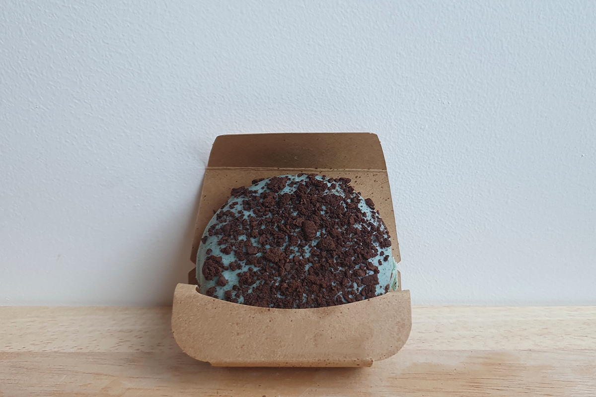 Mint Choco Pie CU on a wooden tray