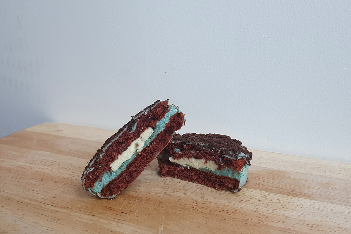 Mint Choco Pie cut in half from CU