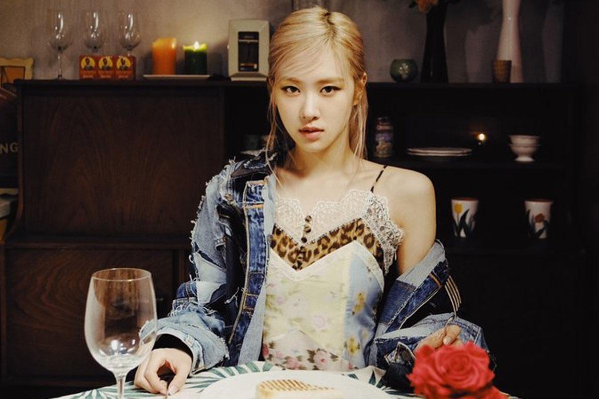 โรเซ่สมาชิก BLACKPINK ในมิวสิควิดีโอเพลง 'Gone'