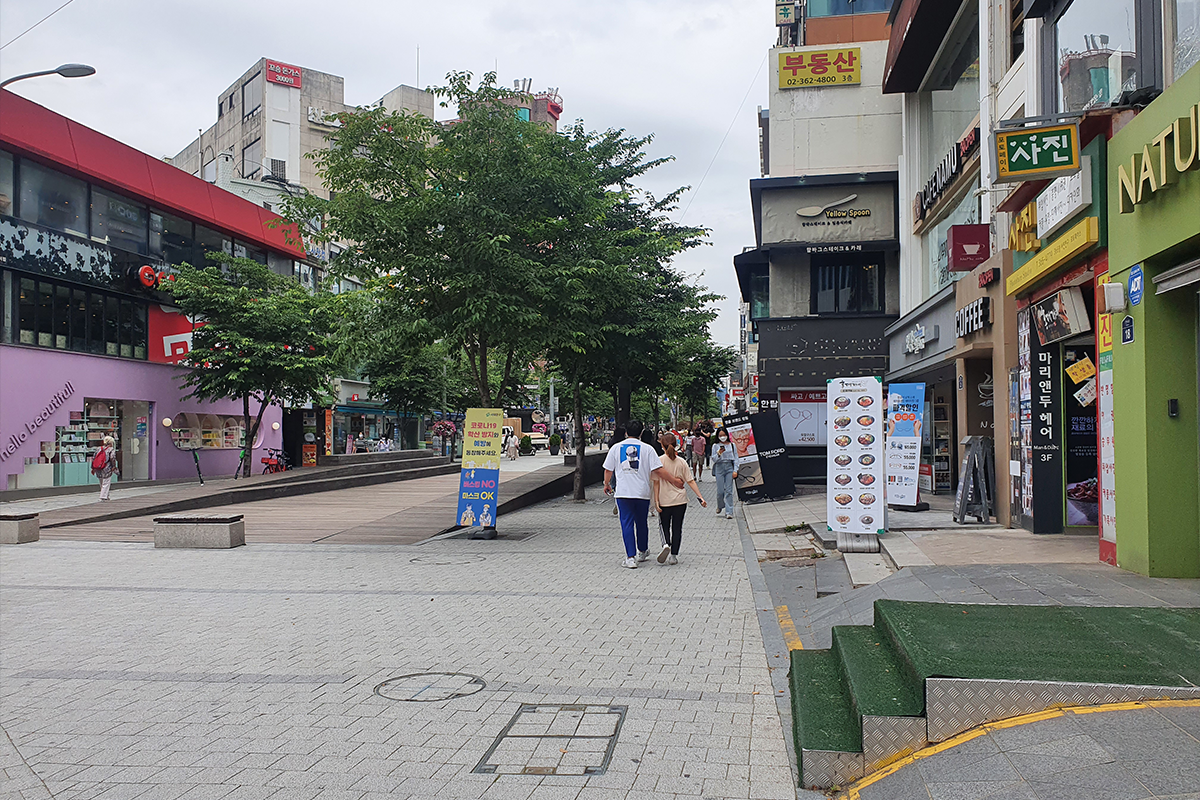 韓国、韓国カフェ、おしゃれカフェ、韓国グルメ、韓国旅行、デザート、韓国観光、新村、シンチョン、ソウル