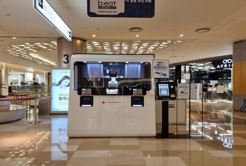 คาเฟ่โดยหุ่นยนต์ B:eat