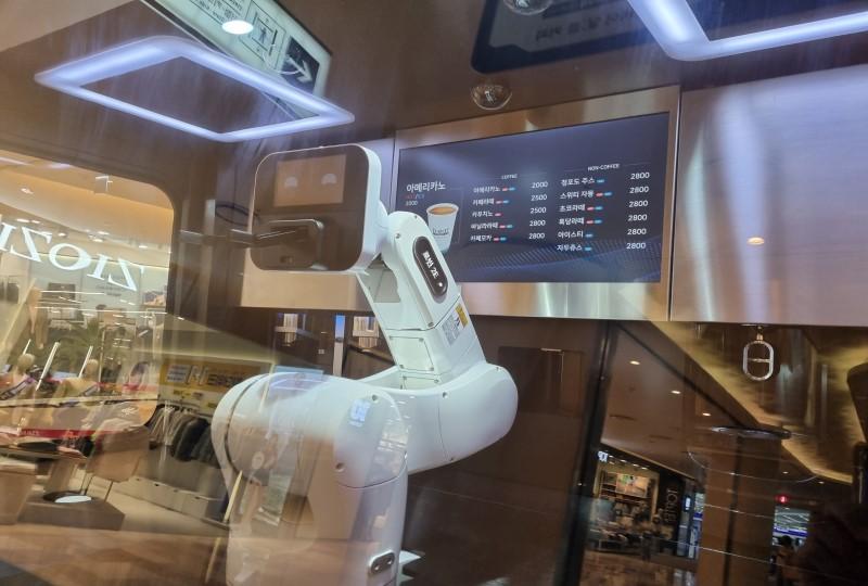 มีพนักงานเป็นหุ่นยนต์? ร้านค้าไร้พนักงาน