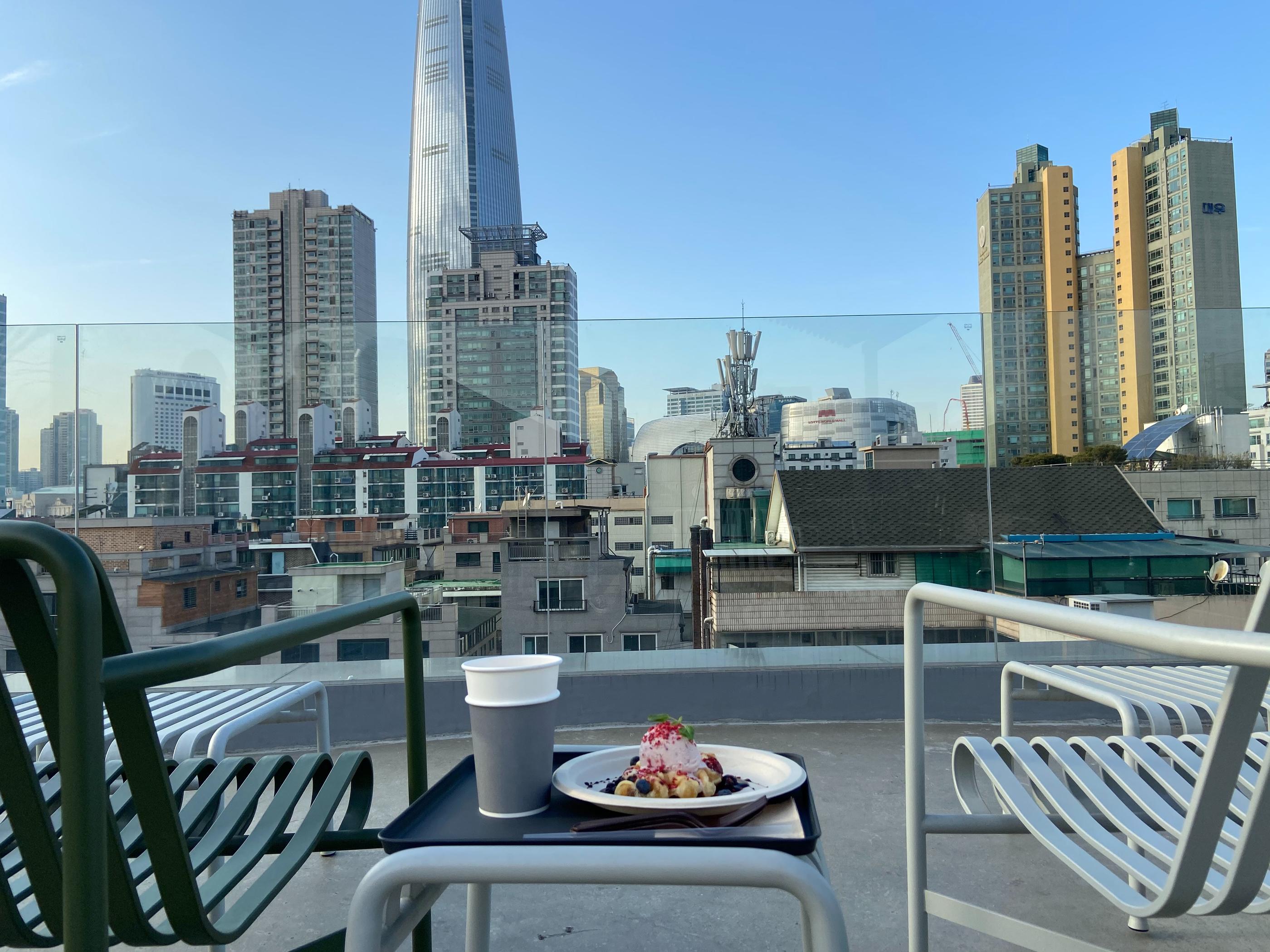 croffle and drink on the table at Pres Coffee rooftop