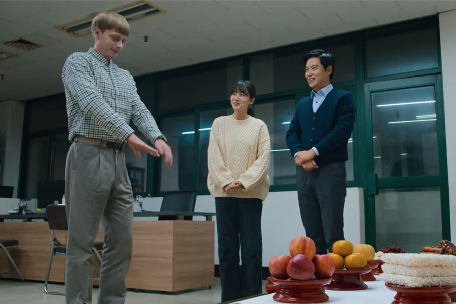 韓國情境喜劇《明天不要來》中關於傳教詐騙的情節