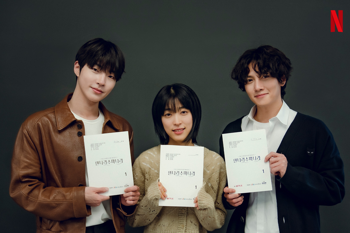 Photo of Korean actors holding up screenplay for television series