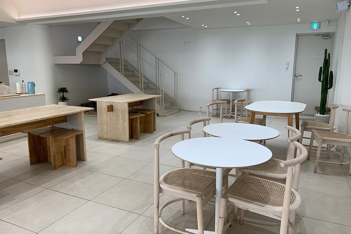 釜山CUP&CUP咖啡廳開放的座位區，可供顧客休息