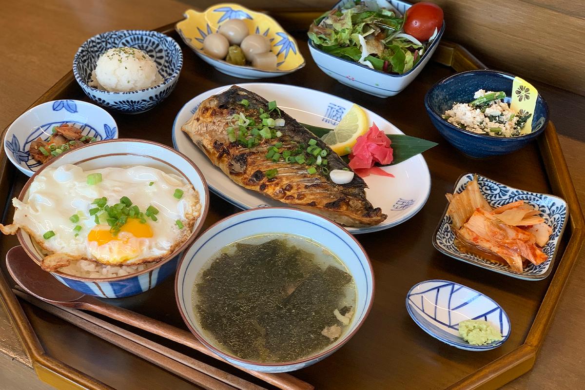 Grilled fish dish on tray on table in restaurant