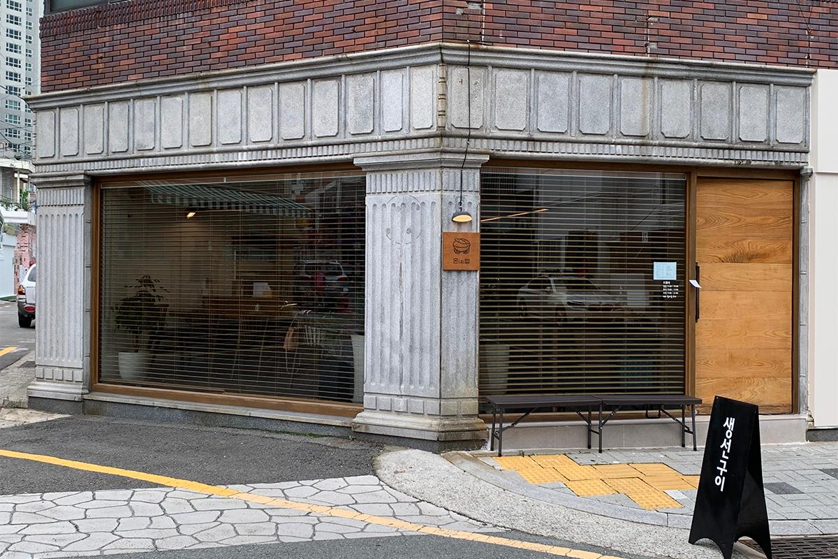 Exterior of Onbab restaurant in Busan