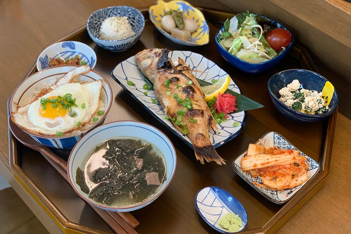 Second grilled fish order on tray