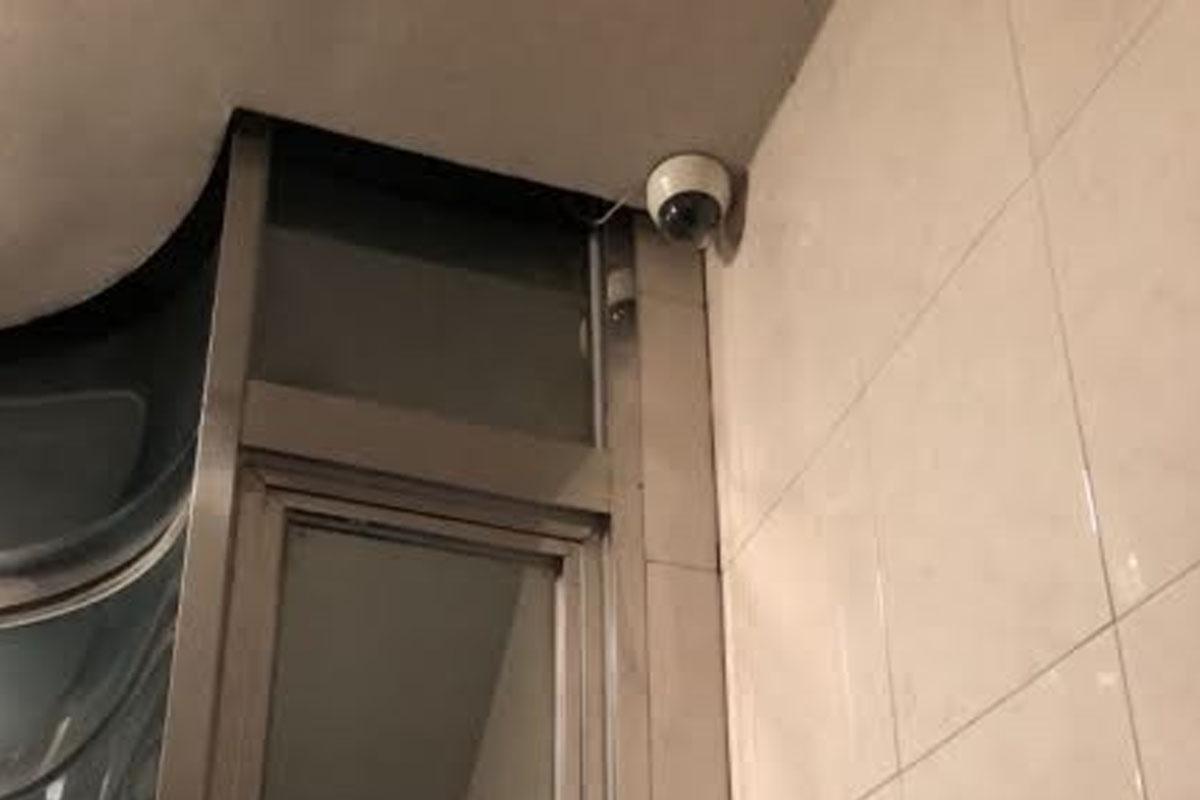 ภาพกล้องวงจรปิดที่ติดตั้งอยู่ในห้องหอพักของวง APRIL สำหรับการตรวจสอบความปลอดภัย