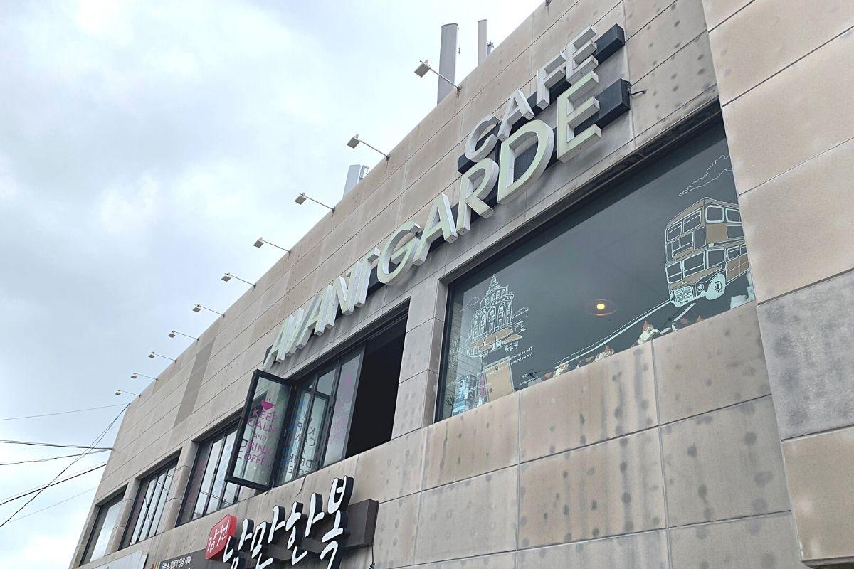 CAFE AVANT GARDE exterior