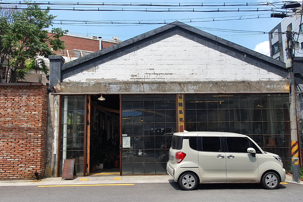 Exterior shot of cafe in Seoul