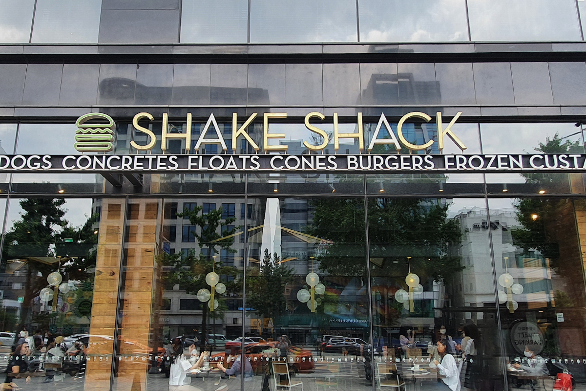 Exterior of Shake Shack restaurant in Seoul