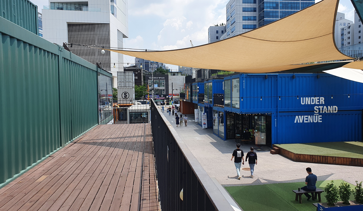 Balcony area of Understand Avenue, shopping center in Seoul