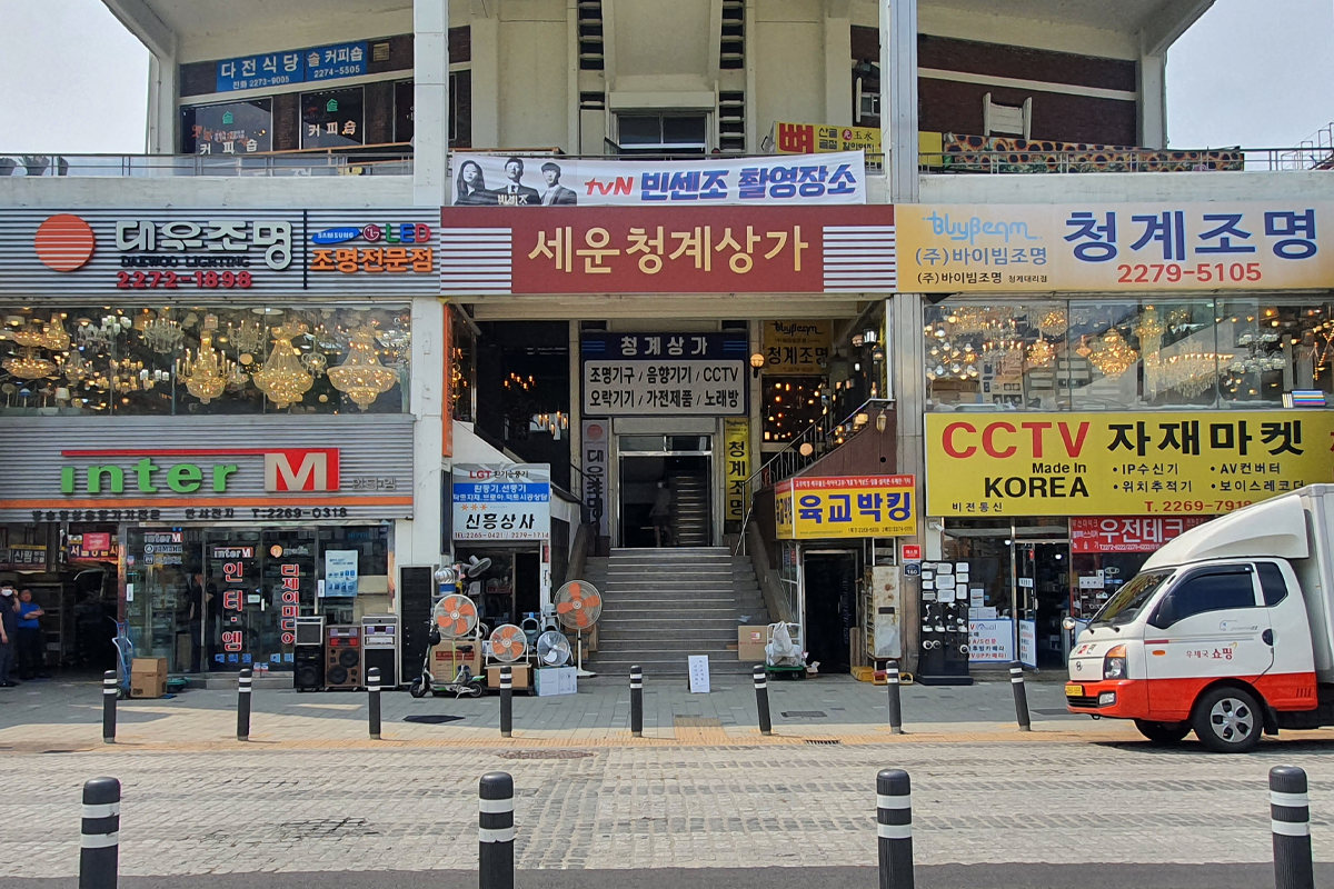 Close up of exterior shot of shopping center in Seoul