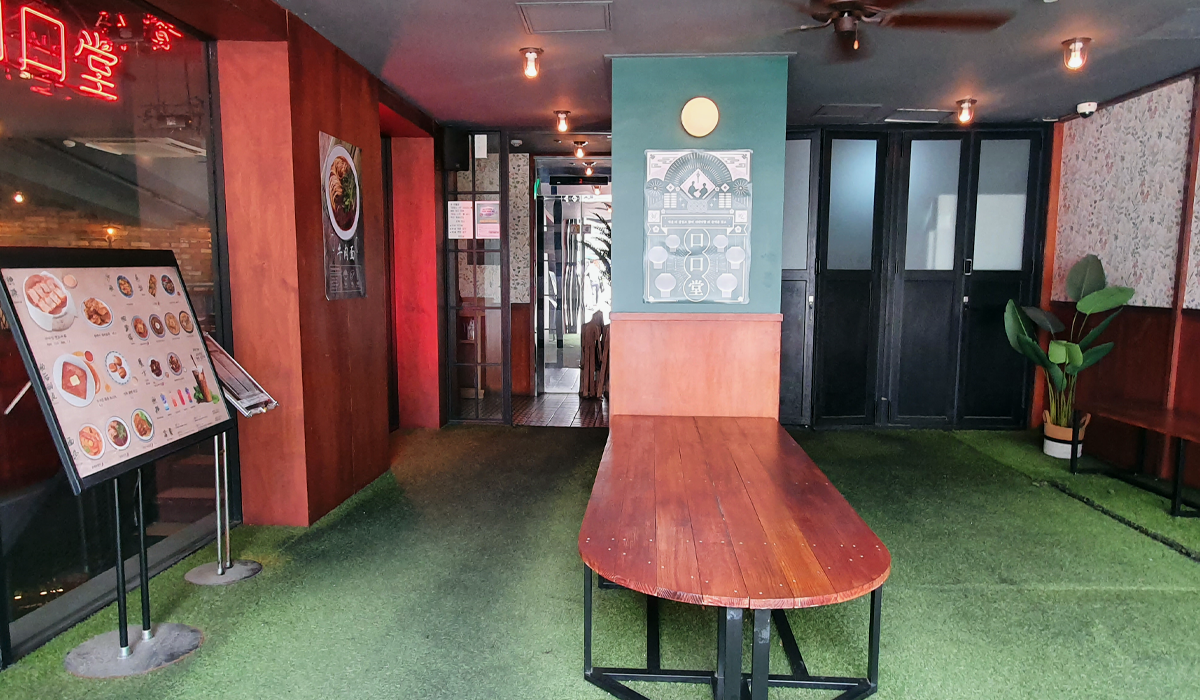 Outside waiting area of restaurant in Seoul