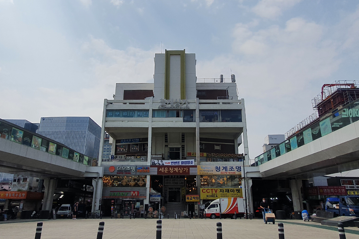 Exterior shot of shopping plaza in Seoul